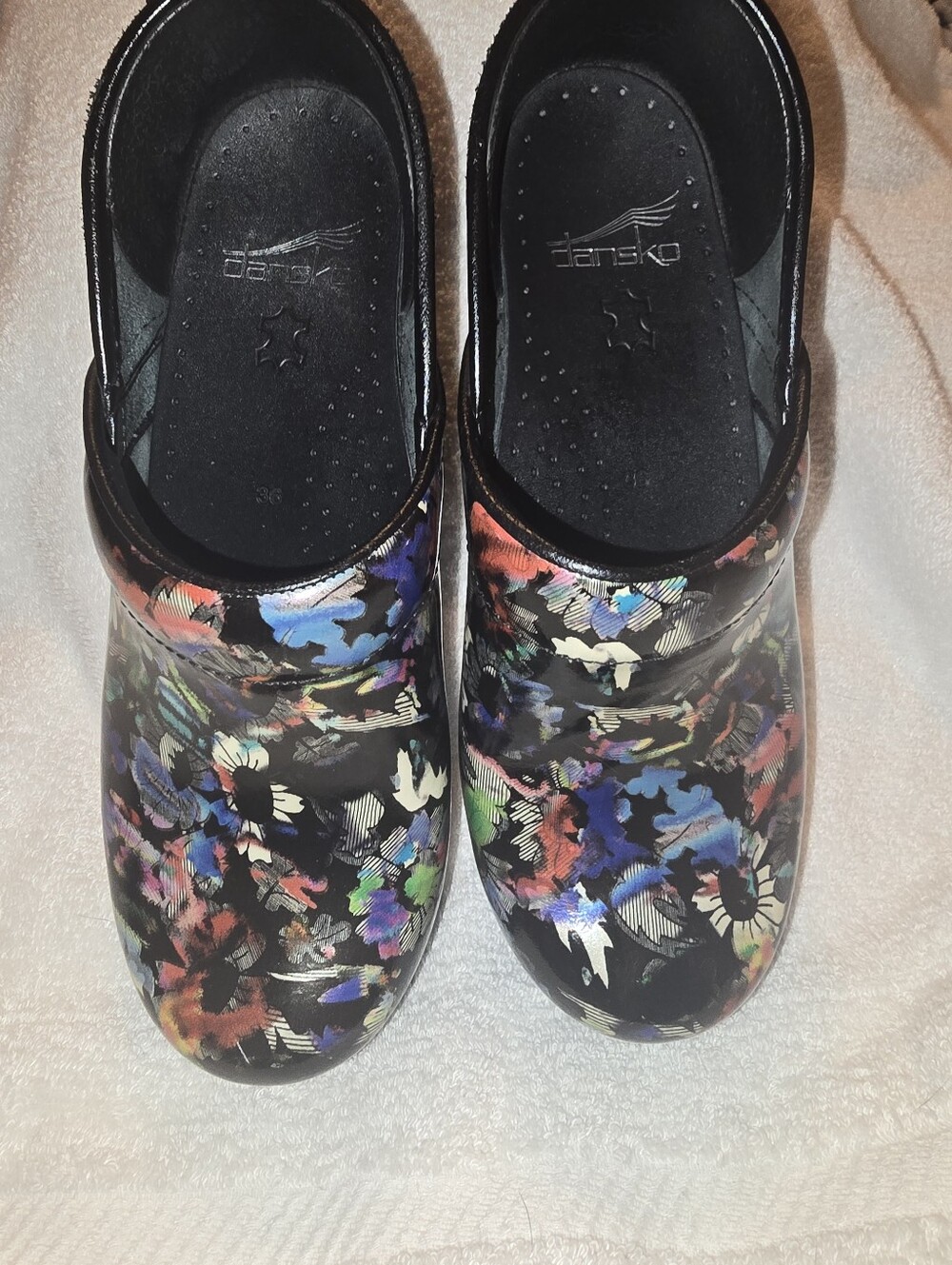 Dansko Professional Floral Patent Clogs 6 EUC - Picture 2 of 11